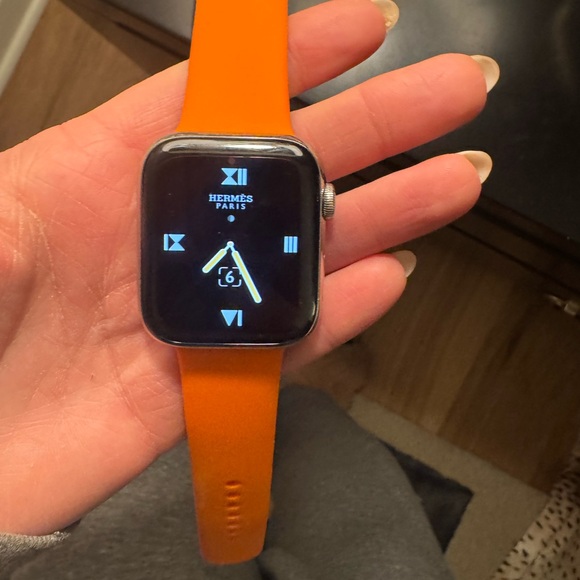 Hermes Apple Watch 5 series 44mm (watch band is not Hermes) - Picture 6 of 12